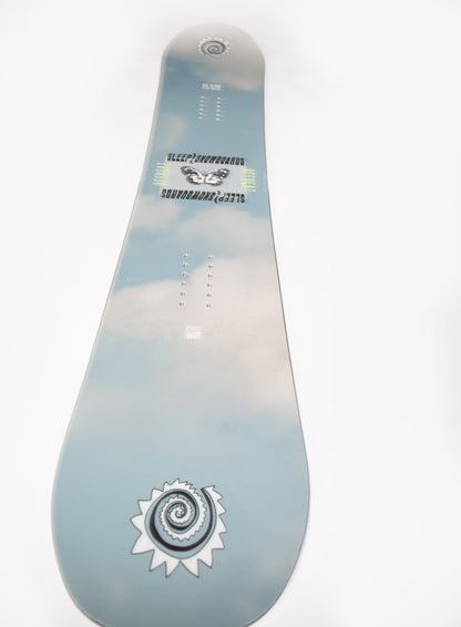 SLEEP OFFBEAT Snowboard 146 showcasing unique design with lightweight flex and carbon stringers for enhanced performance.